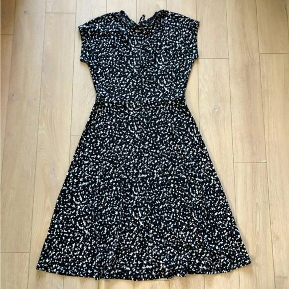 RW&CO. Back Cutout Petal Print Flare Dress in Black &White Size S - Picture 1 of 12